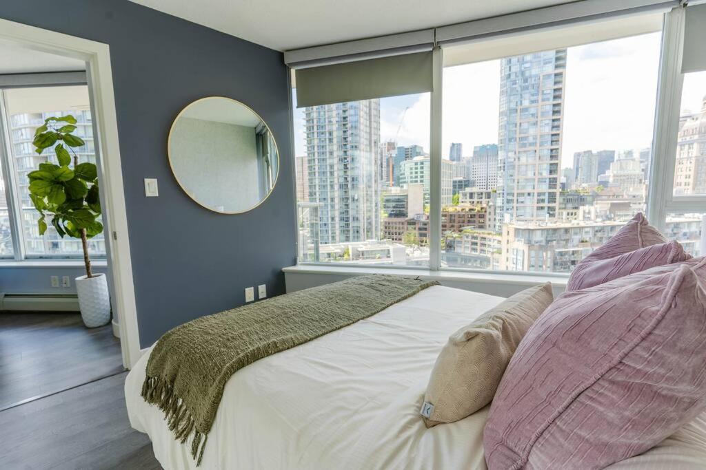 Downtown King Suite-Surround Views-Pool/Gym/Parkng Vancouver Buitenkant foto