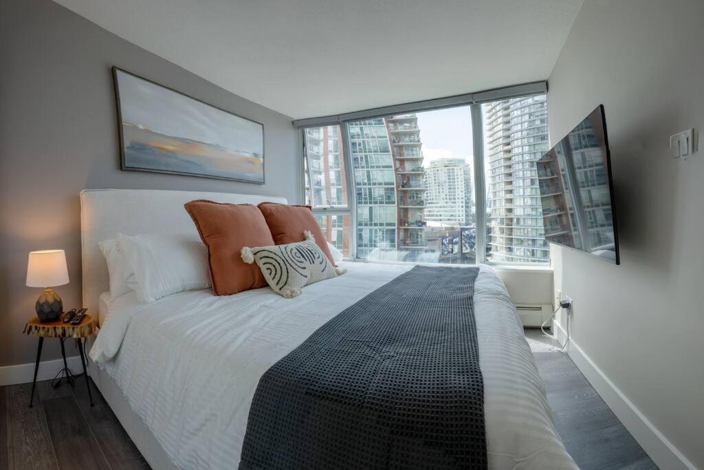 Downtown King Suite-Surround Views-Pool/Gym/Parkng Vancouver Buitenkant foto