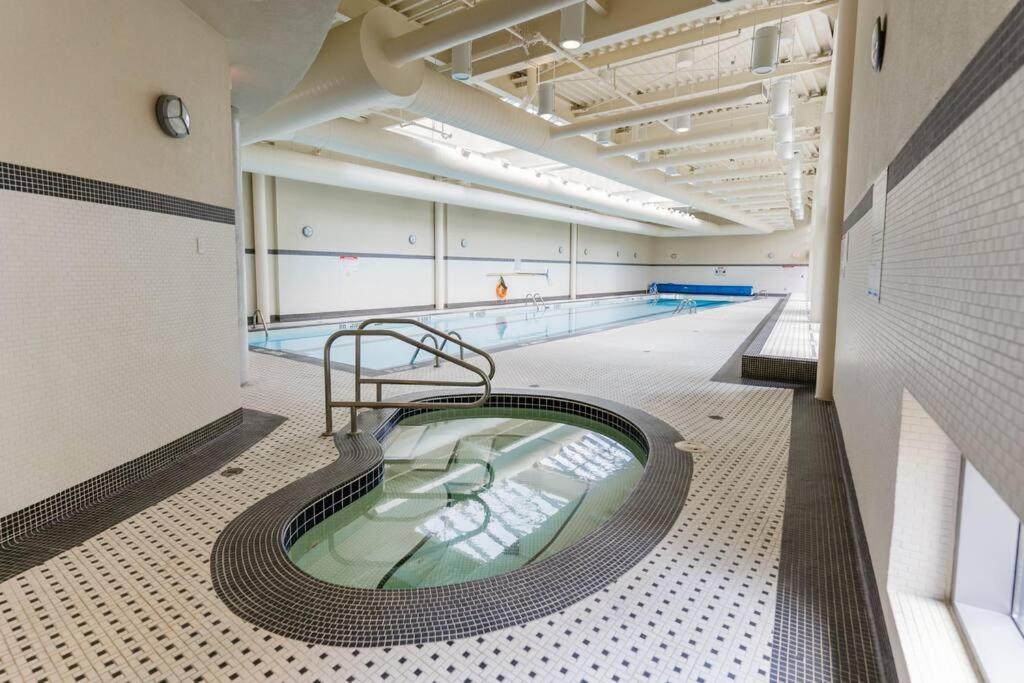 Downtown King Suite-Surround Views-Pool/Gym/Parkng Vancouver Buitenkant foto